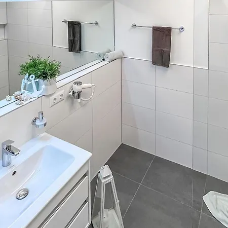 Lägenhet 2 Bedroom Stunning In Prora